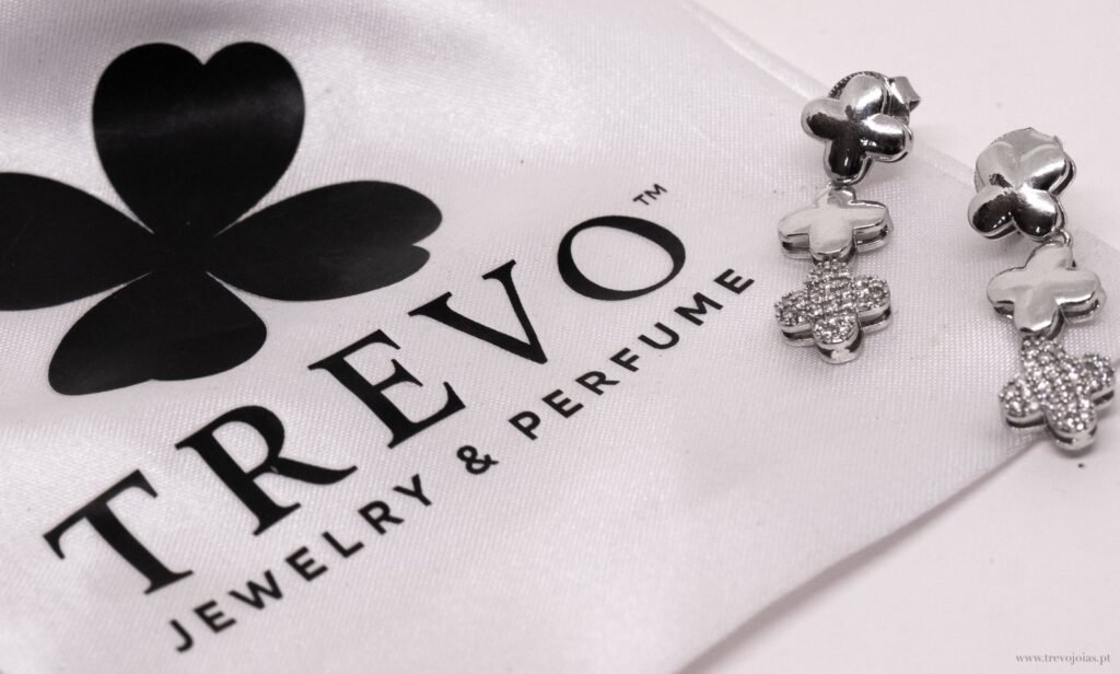 Brincos Trevo Pendurado